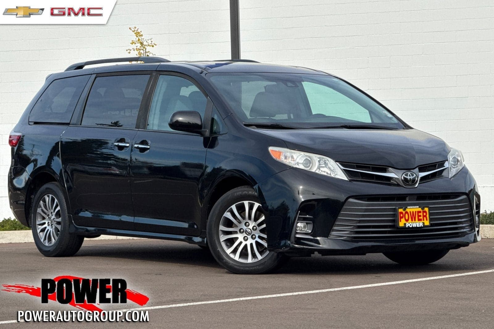 2019 Toyota Sienna Base — photo 1 of 5