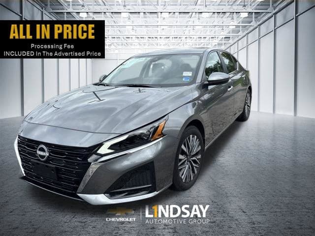 2025 Nissan Altima SV — photo 1 of 5