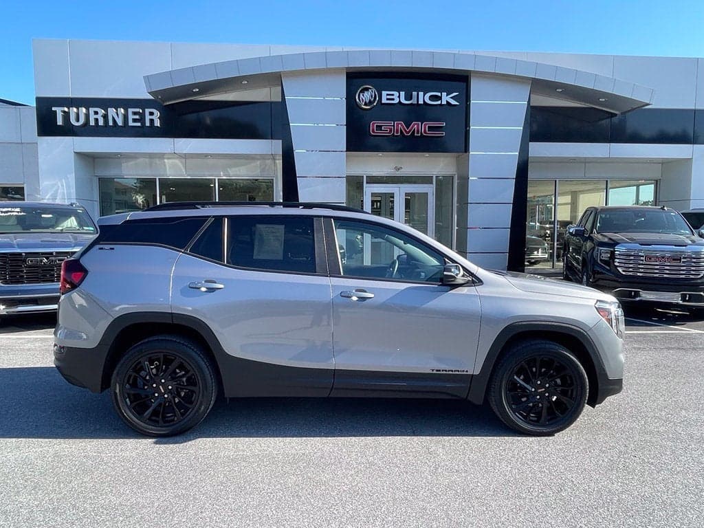 2023 GMC Terrain SLE — photo 1 of 5