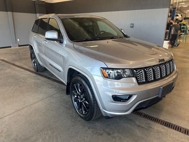 2019 Jeep Grand Cherokee Altitude — photo 1 of 39