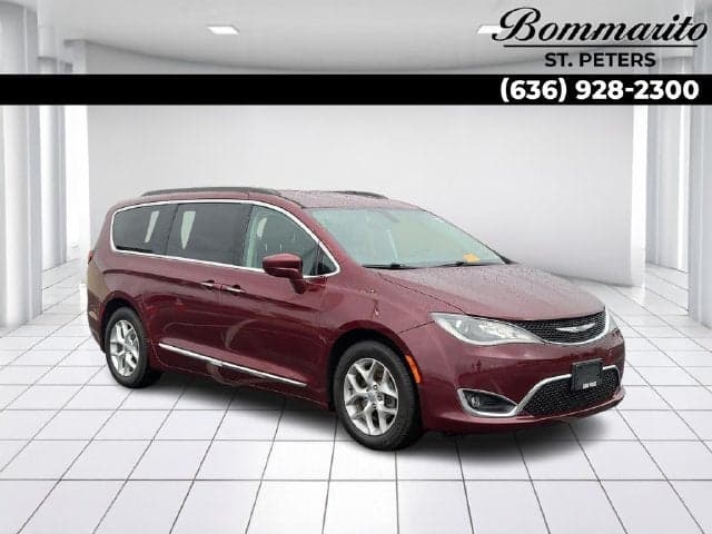 2017 Chrysler Pacifica Touring-L — photo 1 of 4