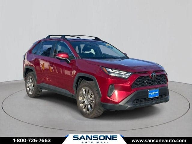 2022 Toyota RAV4 XLE — photo 1 of 5