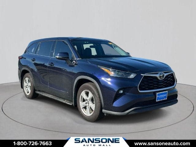 2022 Toyota Highlander LE — photo 1 of 32