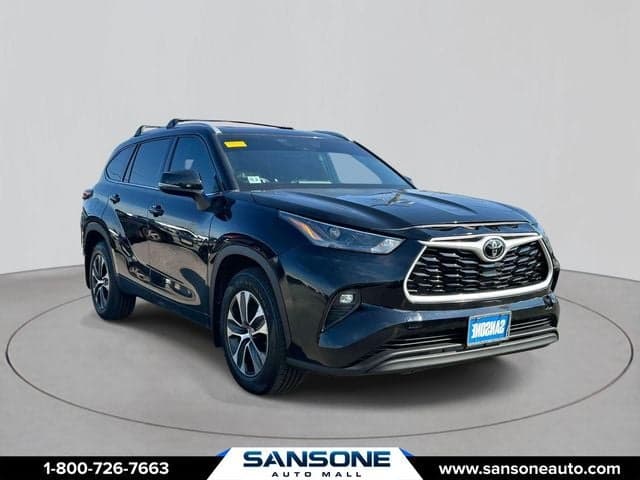 2022 Toyota Highlander XLE — photo 1 of 34