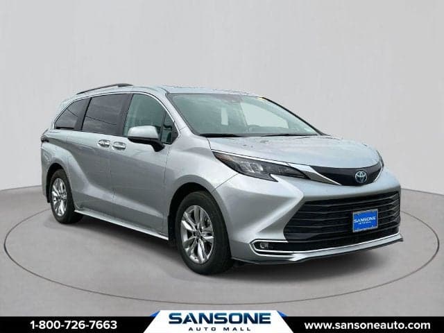 2024 Toyota Sienna XLE — photo 1 of 34