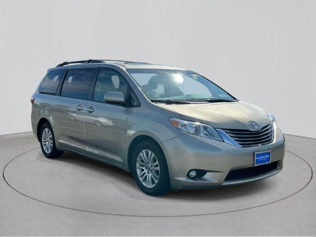 2015 Toyota Sienna XLE — photo 1 of 31