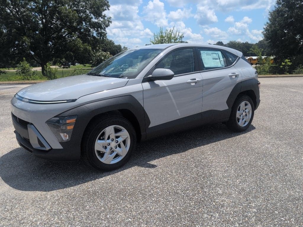 2027 Hyundai Kona SE — photo 1 of 13
