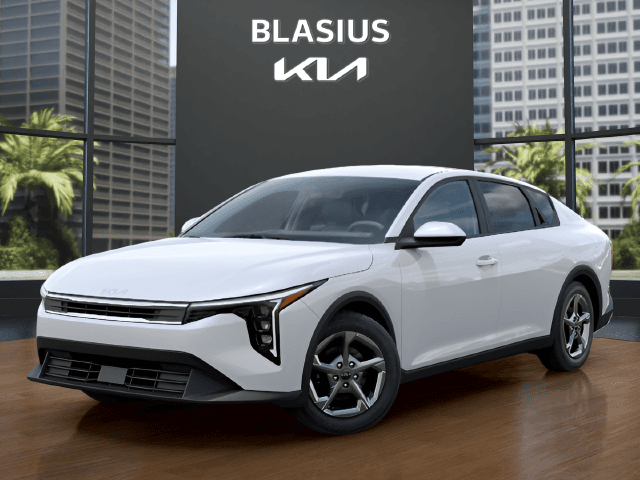 2027 Kia K4 LXS — photo 1 of 5