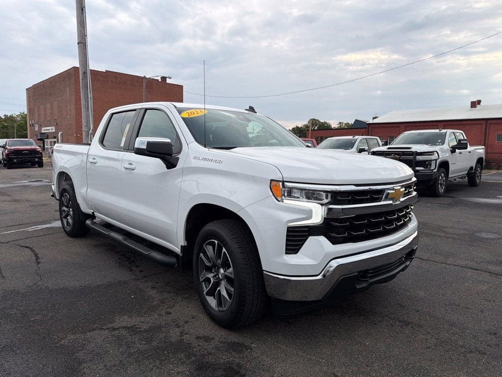 2023 Chevrolet Silverado 1500 LT — photo 1 of 39