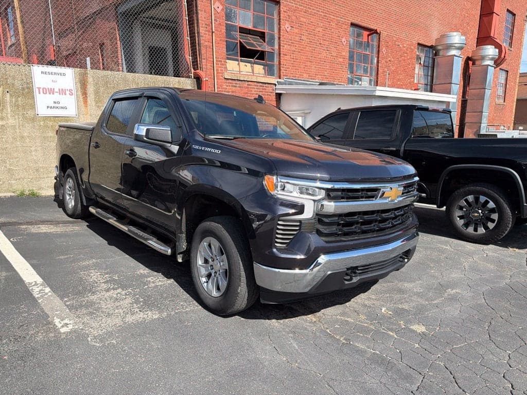 2022 Chevrolet Silverado 1500 LT — photo 1 of 5