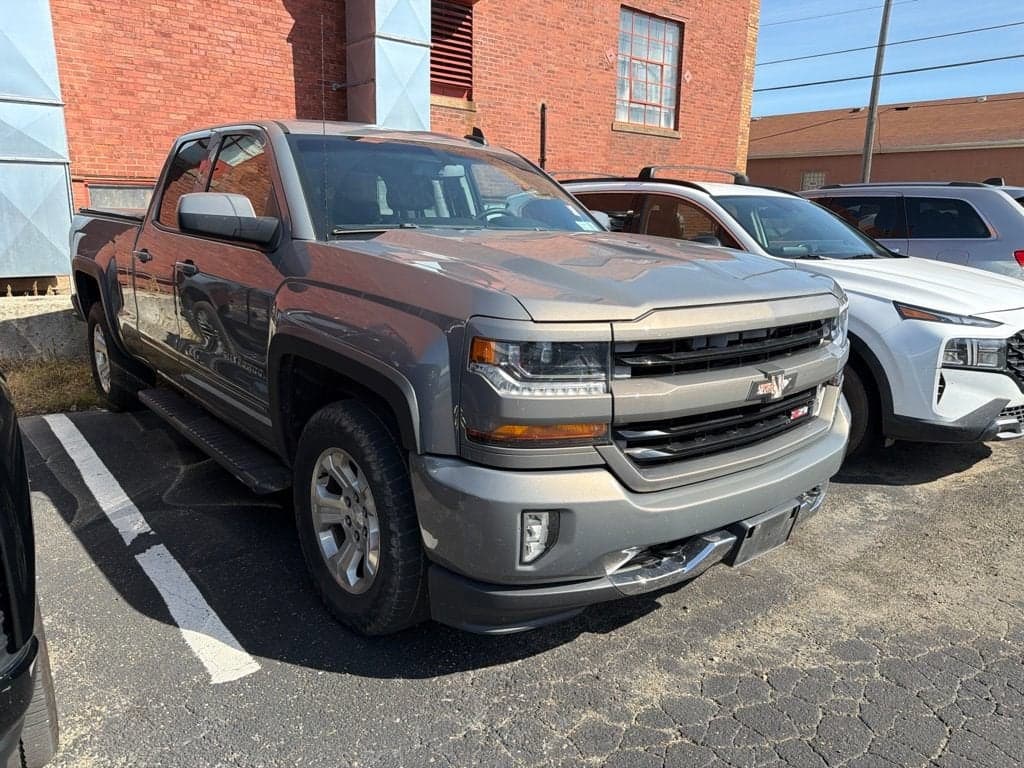2017 Chevrolet Silverado 1500 LT — photo 1 of 3