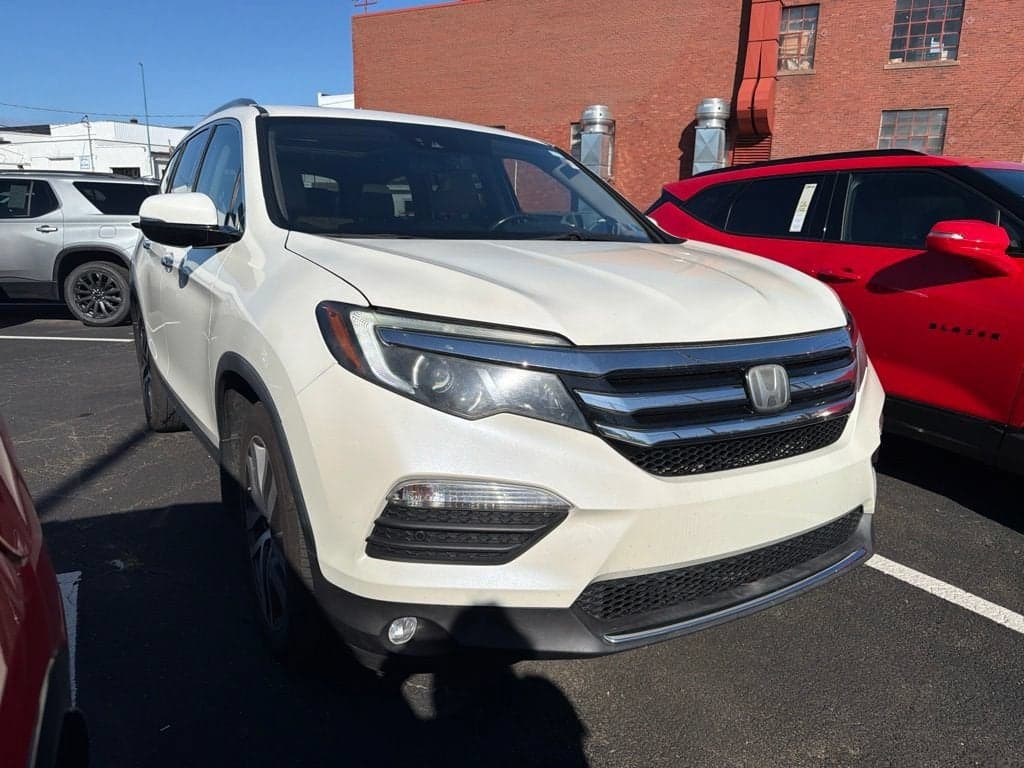 2017 Honda Pilot Elite — photo 1 of 4