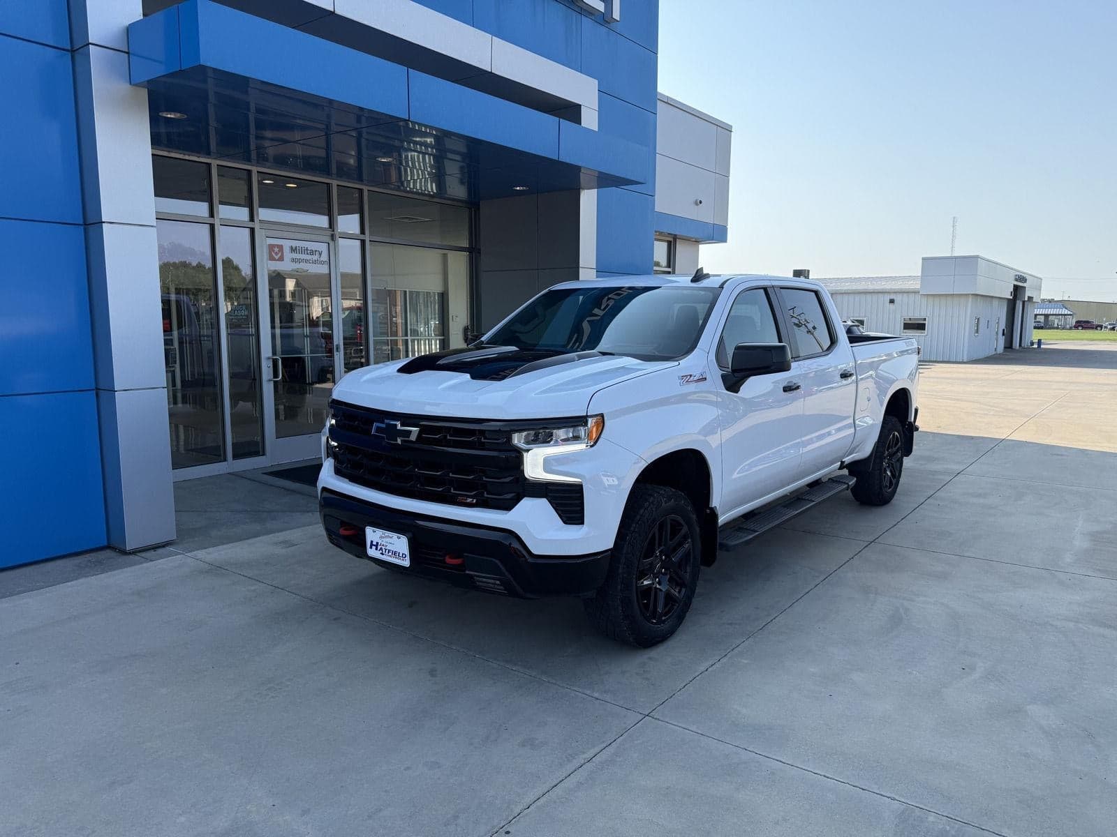 2025 Chevrolet Silverado 1500 LT Trail Boss — photo 1 of 21