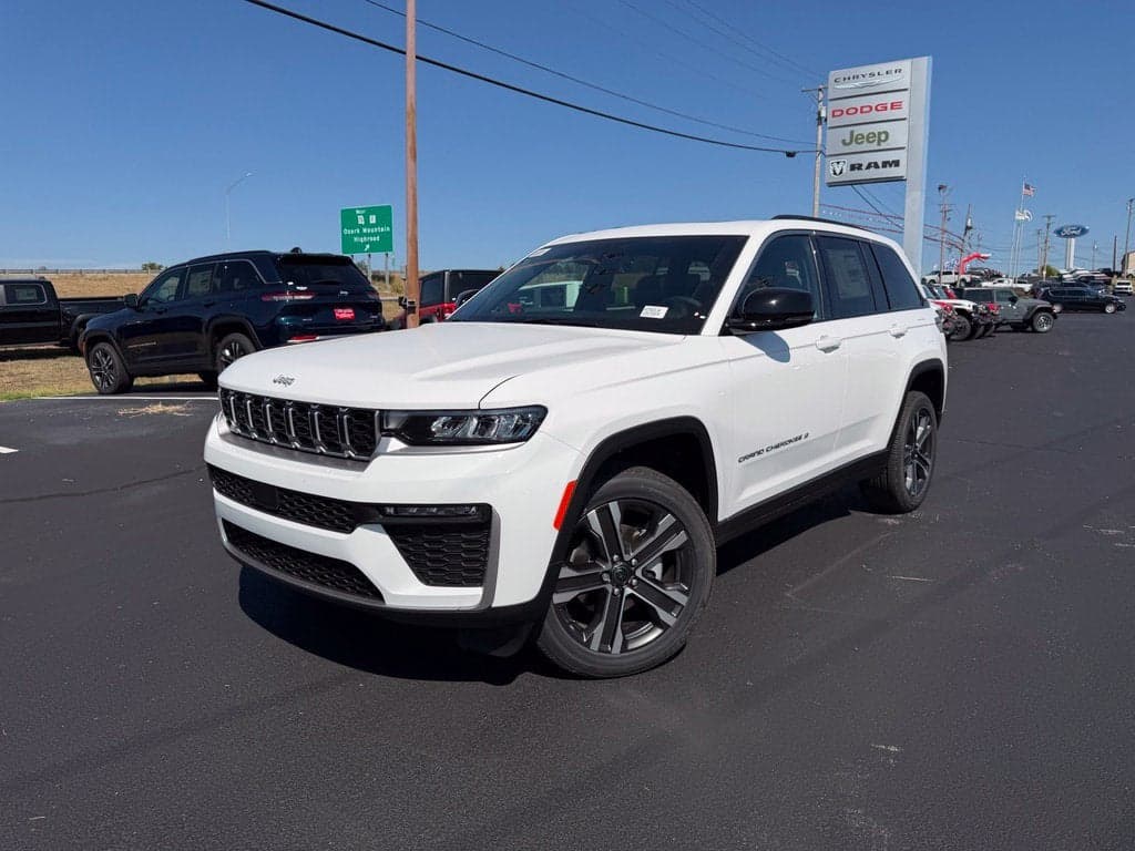 2027 Jeep Grand Cherokee Limited — photo 1 of 41