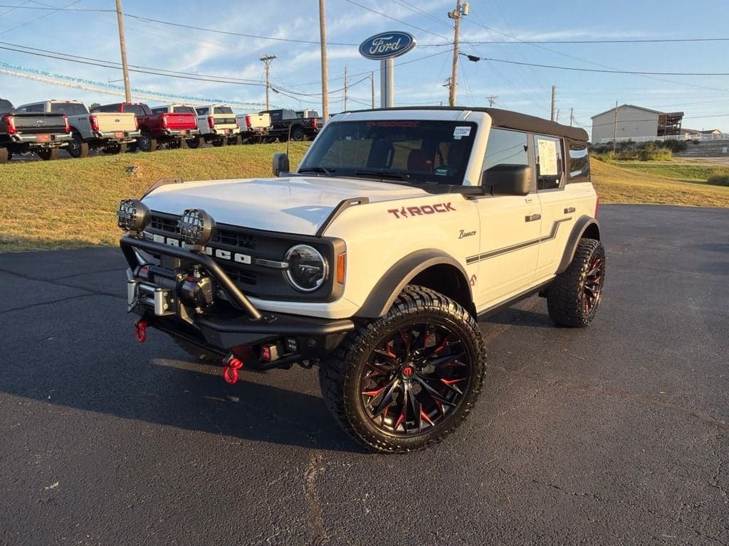 2023 Ford Bronco Base — photo 1 of 49