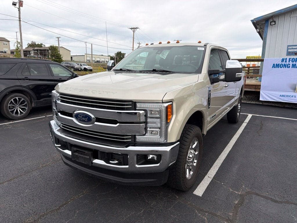 2017 Ford Super Duty F-250 SRW Lariat — photo 1 of 5