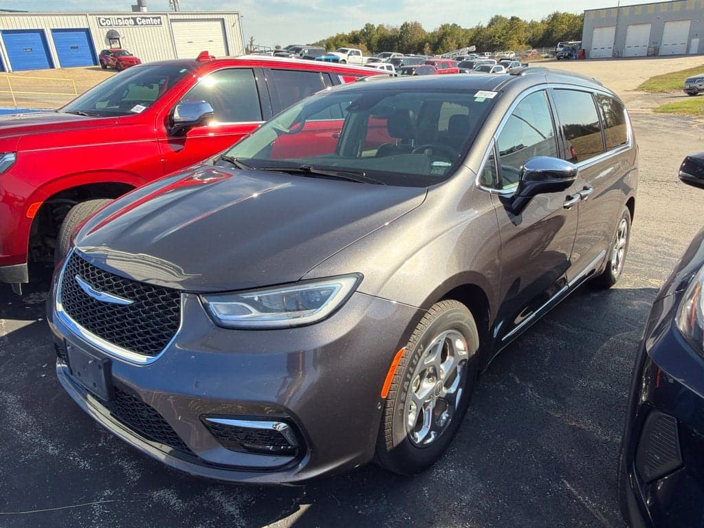 2022 Chrysler Pacifica Limited — photo 1 of 5