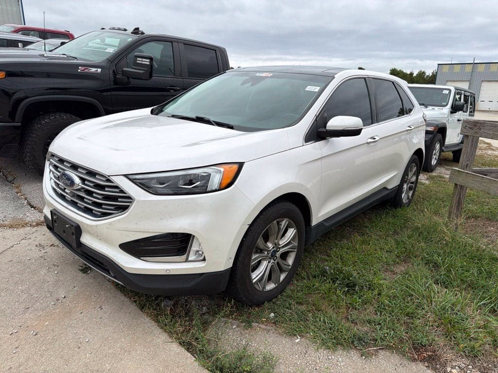 2019 Ford Edge Titanium — photo 1 of 13