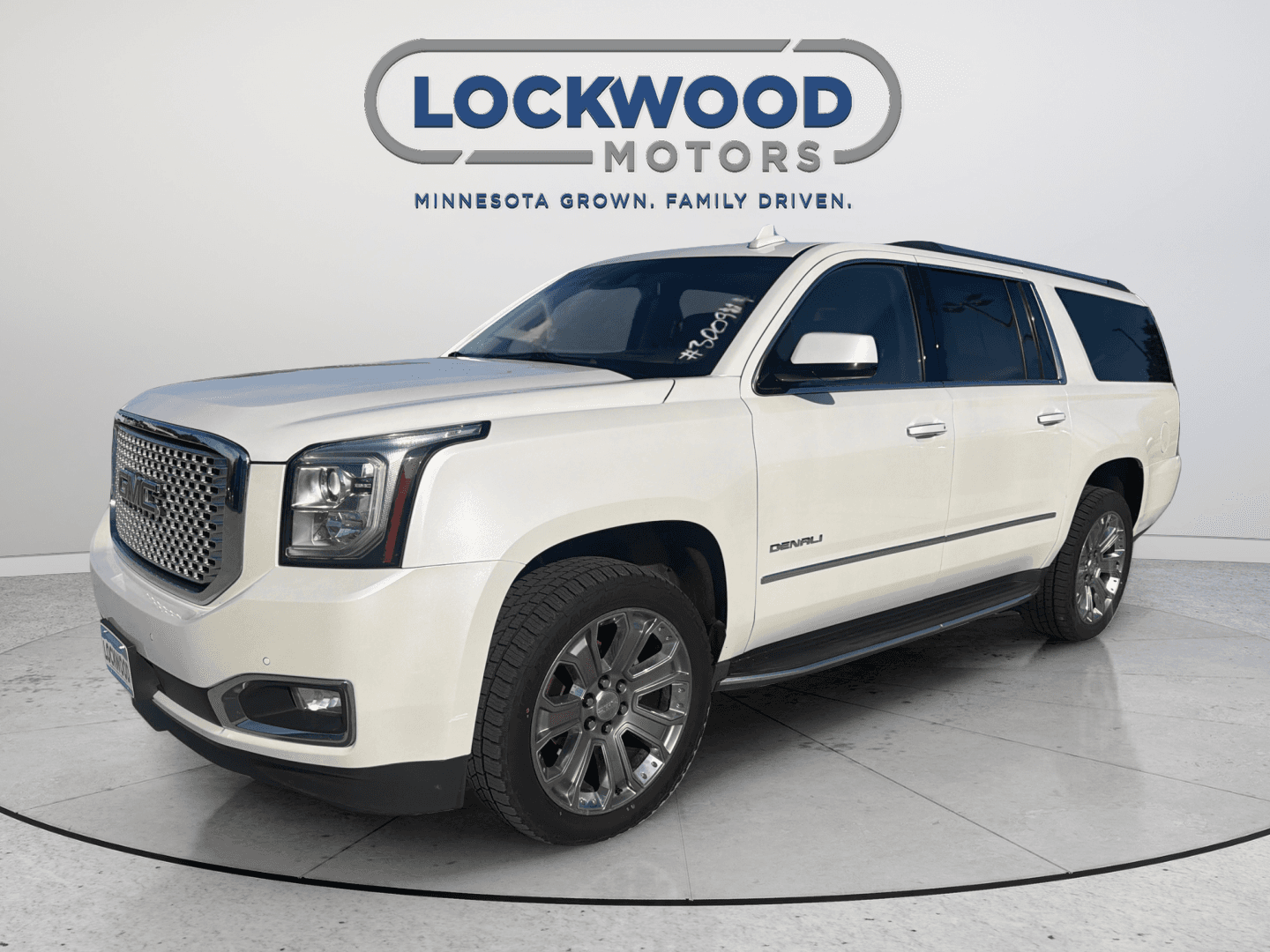 2017 GMC Yukon XL Denali — photo 1 of 42