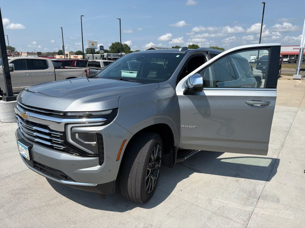 2025 Chevrolet Tahoe Premier — photo 1 of 5
