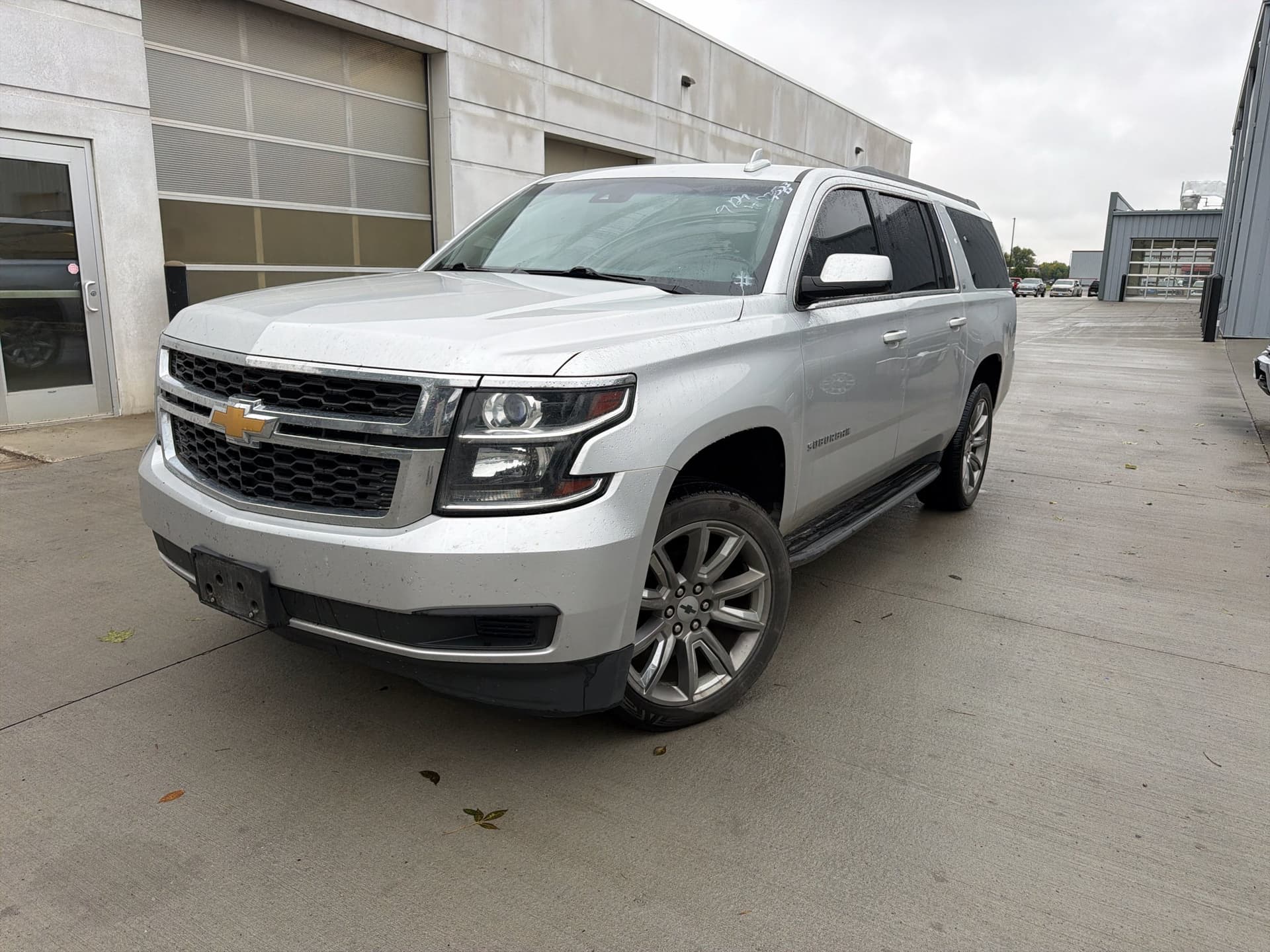 2017 Chevrolet Suburban LT — photo 1 of 5