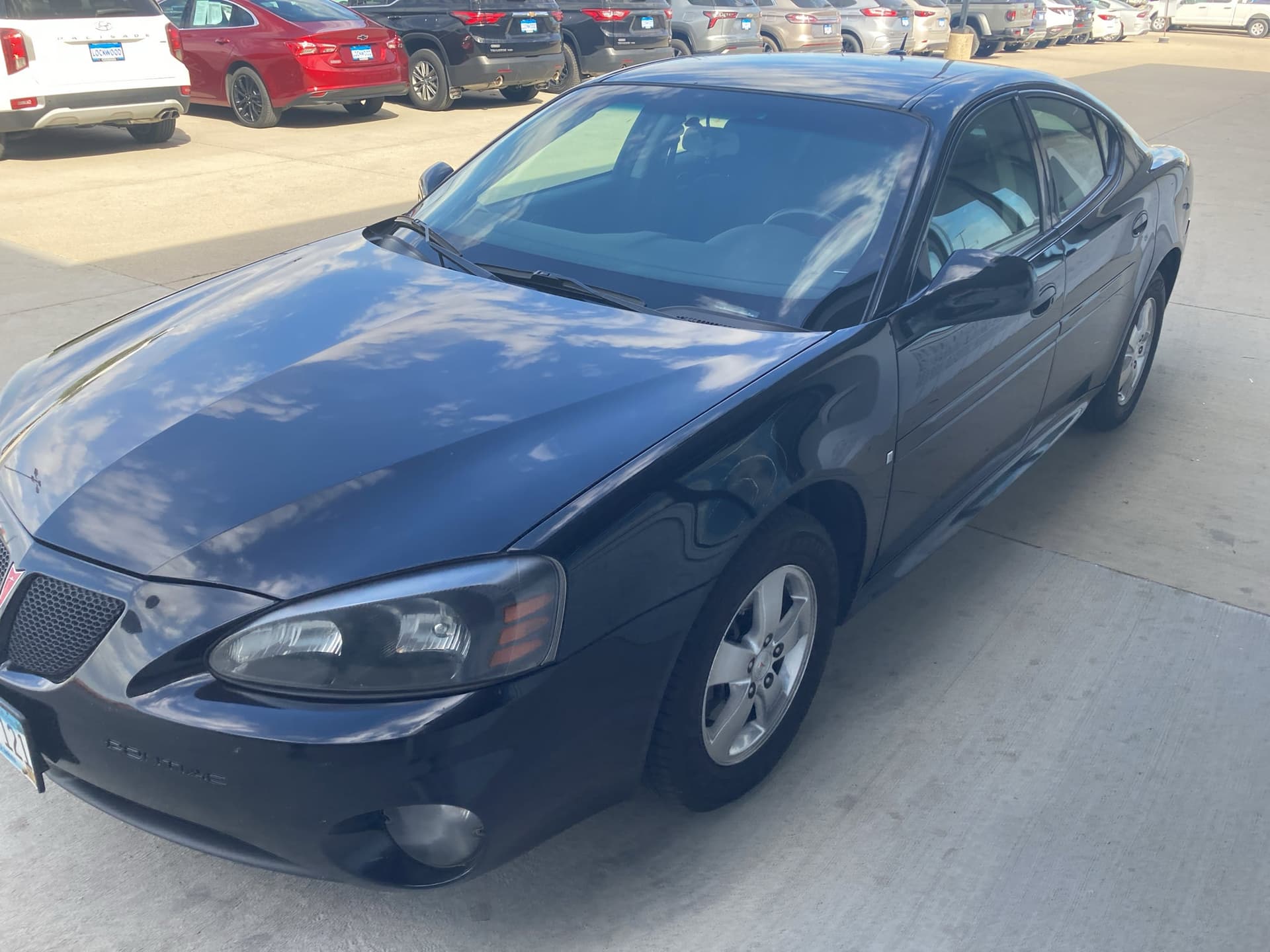 2008 Pontiac Grand Prix Base — photo 1 of 5