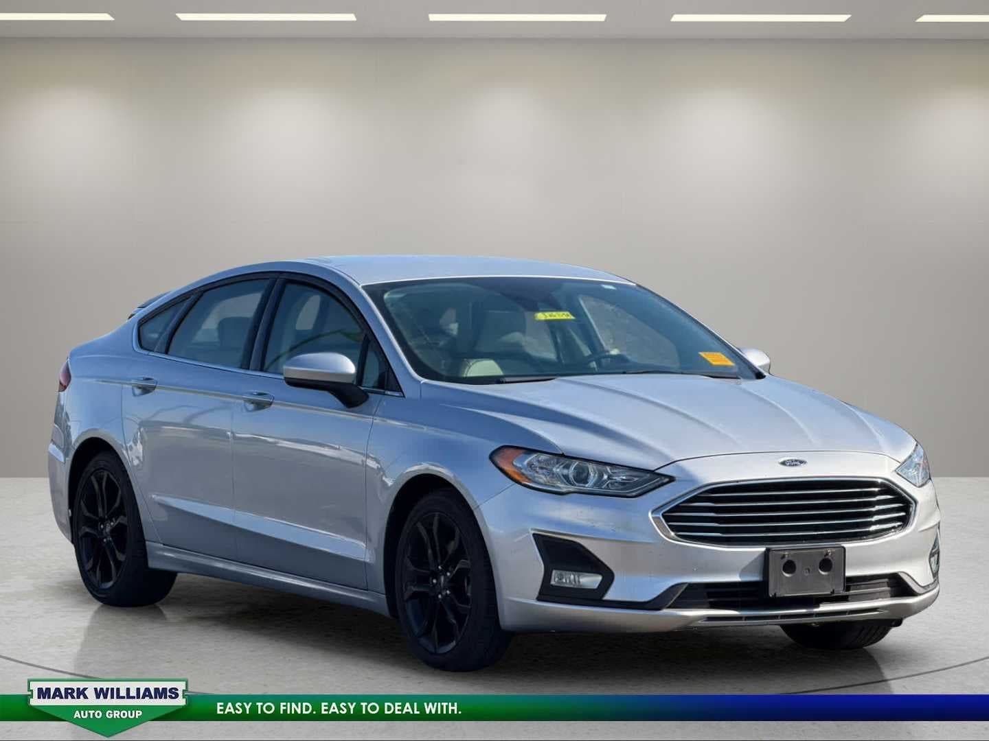 2019 Ford Fusion SE — photo 1 of 32
