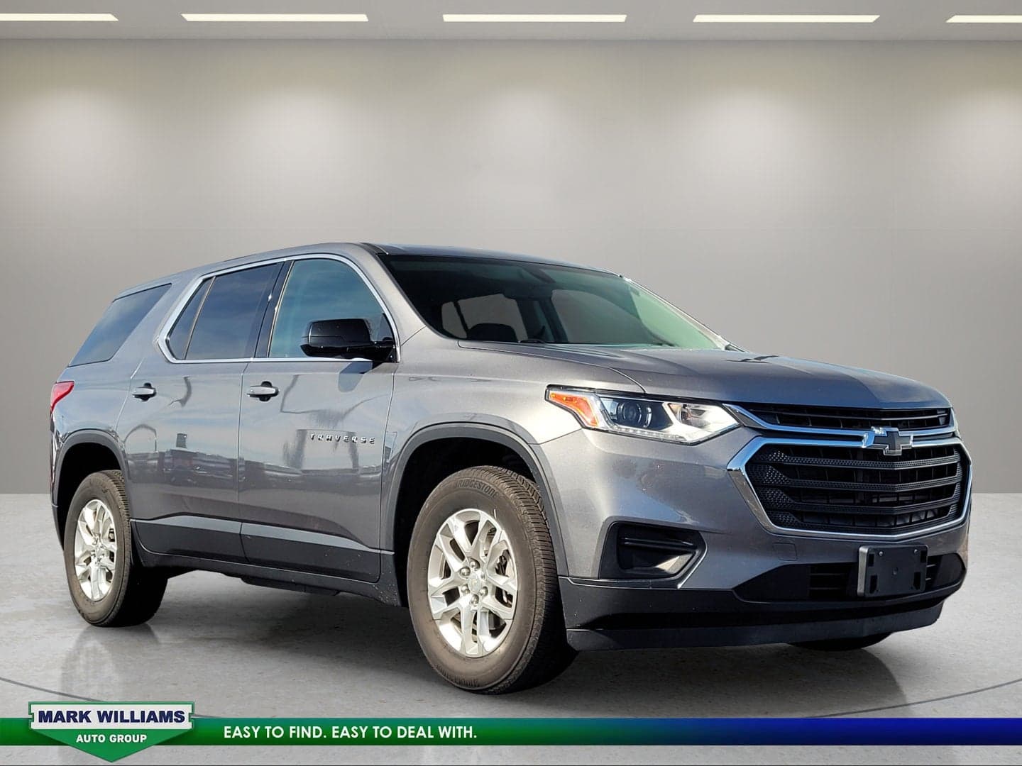 2019 Chevrolet Traverse LS — photo 1 of 11