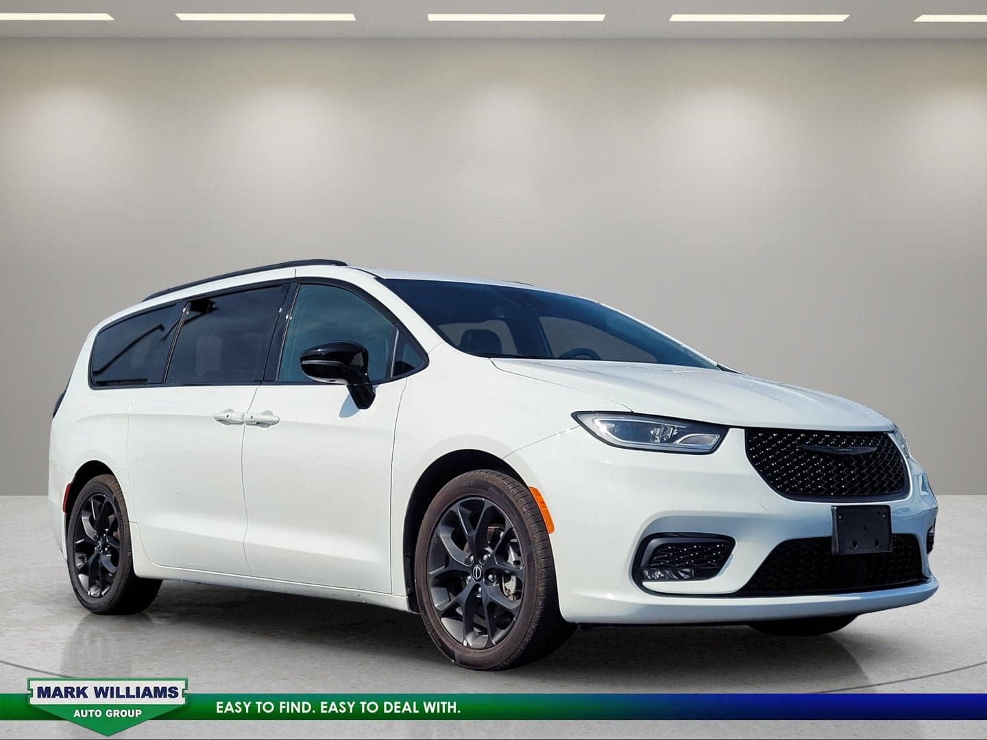 2025 Chrysler Pacifica Limited — photo 1 of 11