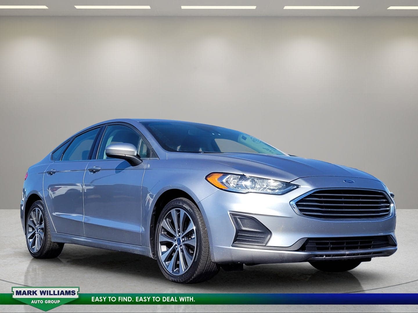 2020 Ford Fusion SE — photo 1 of 5