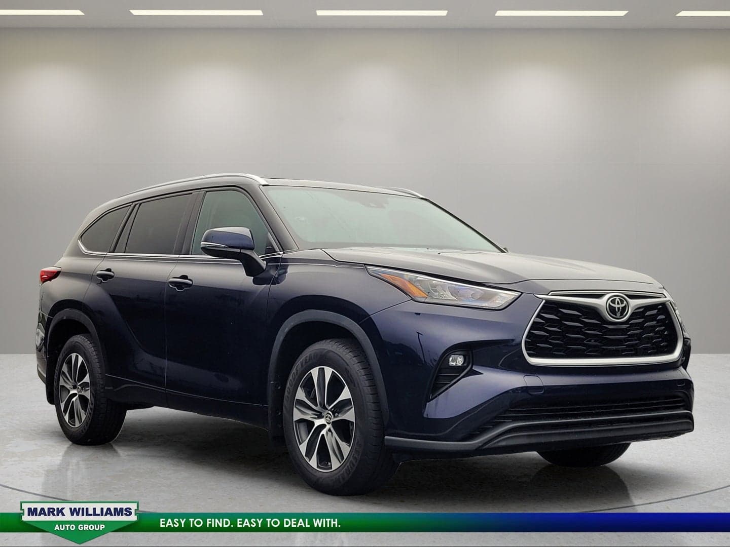 2020 Toyota Highlander XLE — photo 1 of 11