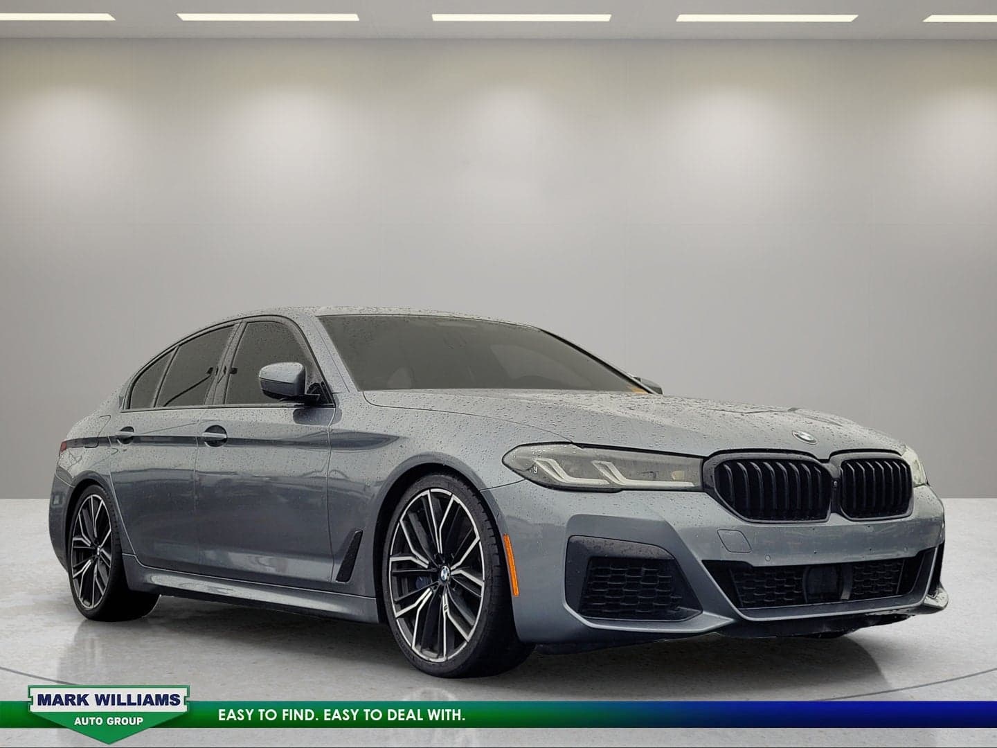 2021 BMW 5 Series M550i xDrive — photo 1 of 11