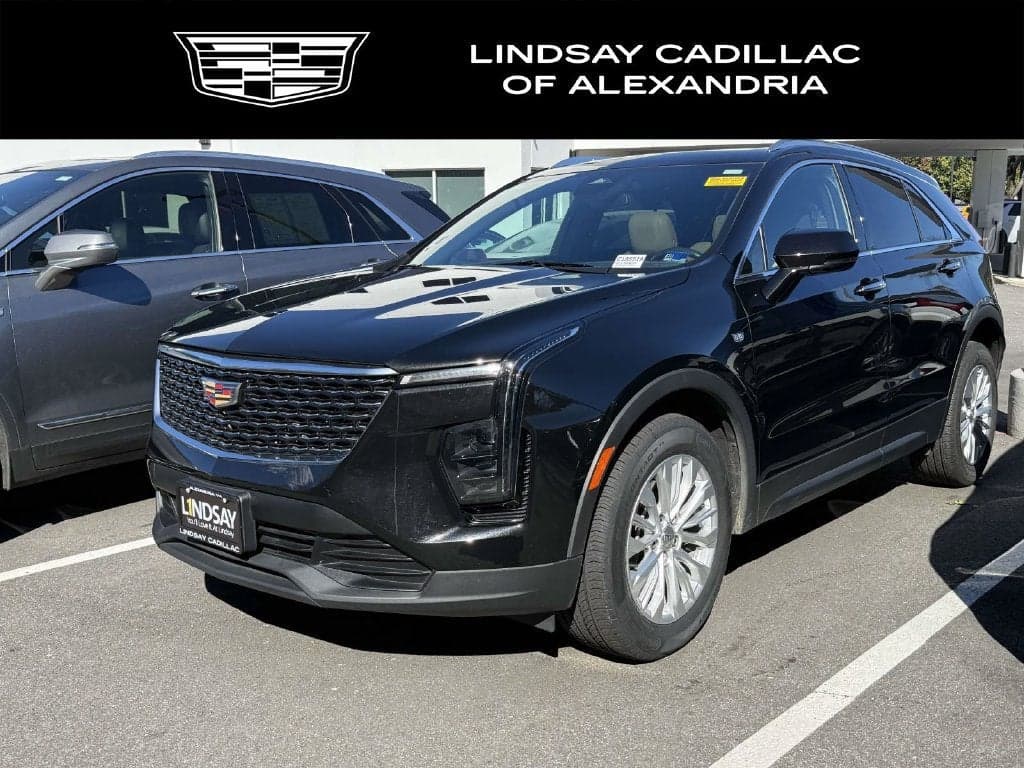 2024 Cadillac XT4 FWD Luxury — photo 1 of 5