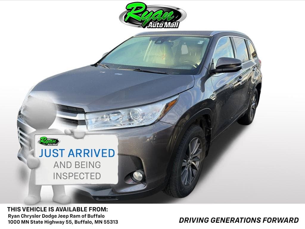 2017 Toyota Highlander XLE — photo 1 of 15