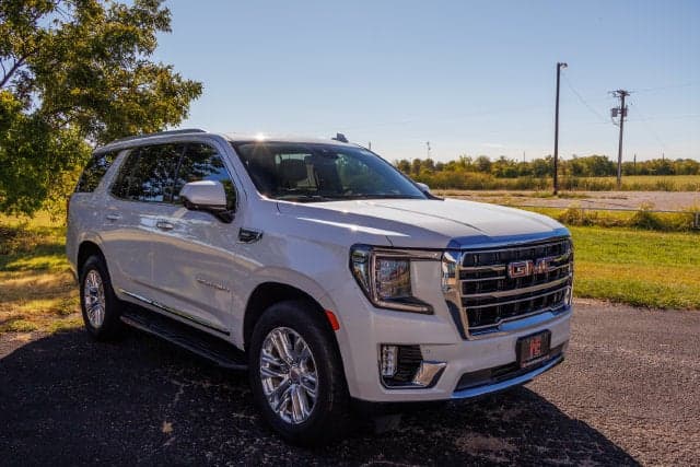 2023 GMC Yukon SLT — photo 1 of 11