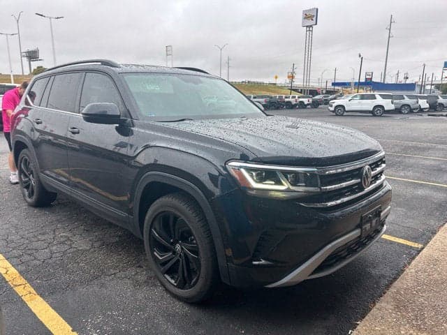 2022 Volkswagen Atlas 3.6L V6 SE w/Technology — photo 1 of 10
