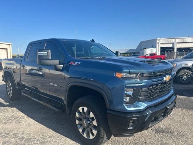 2024 Chevrolet Silverado 2500HD Custom — photo 1 of 9