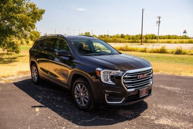 2024 GMC Terrain SLT — photo 1 of 24