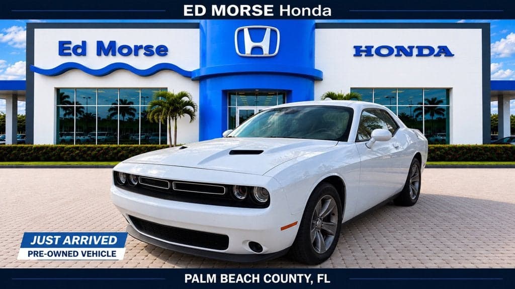 2019 Dodge Challenger SXT — photo 1 of 5