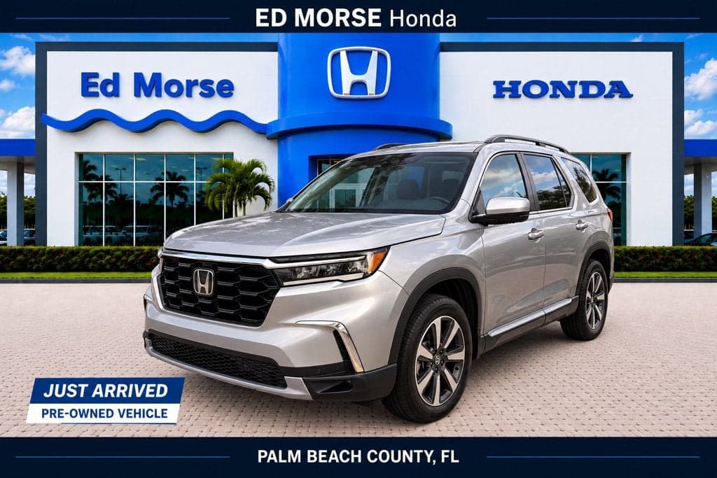 2025 Honda Pilot Touring — photo 1 of 12