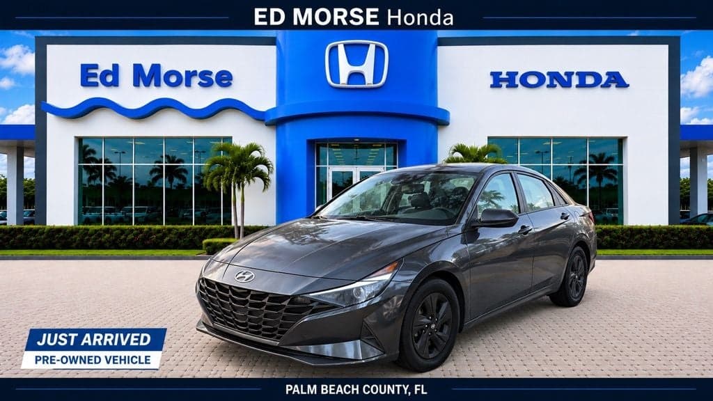 2022 Hyundai Elantra SEL — photo 1 of 24