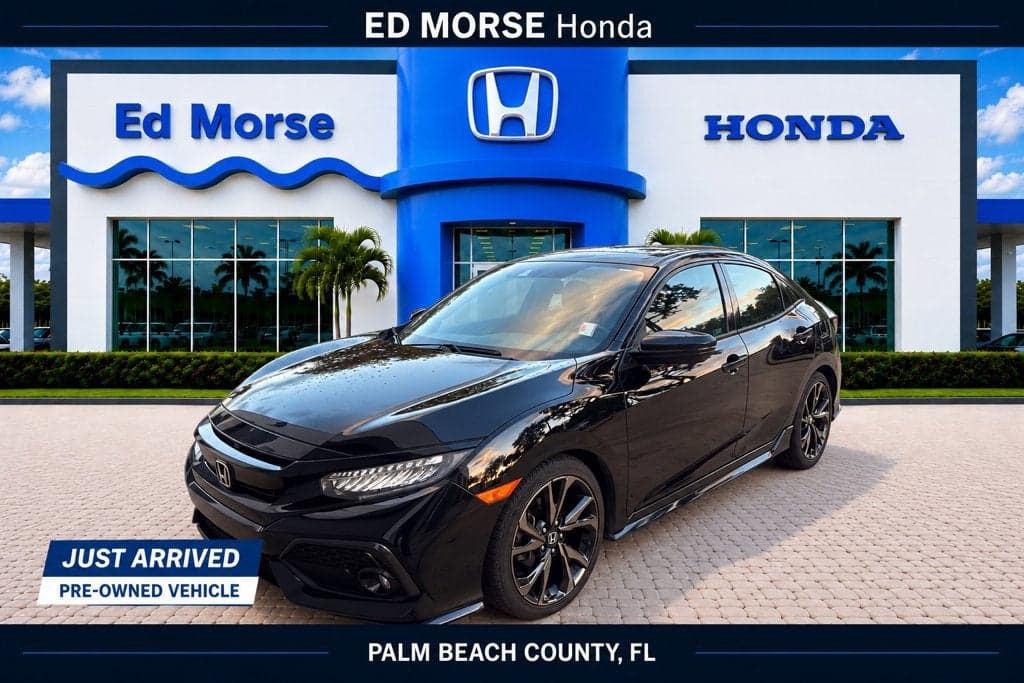2019 Honda Civic Hatchback Sport Touring — photo 1 of 5