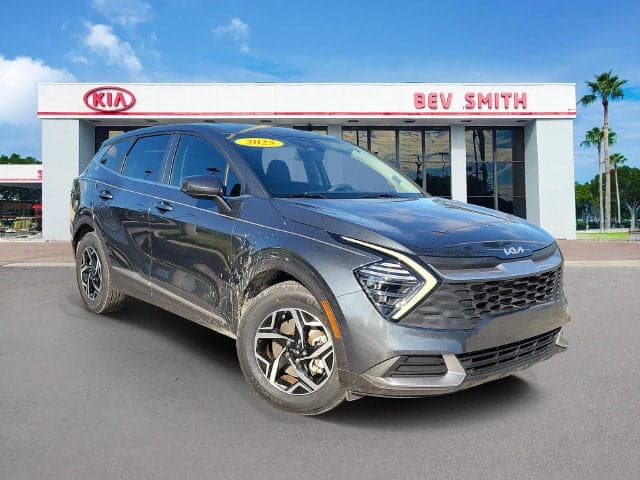 2025 Kia Sportage LX — photo 1 of 5