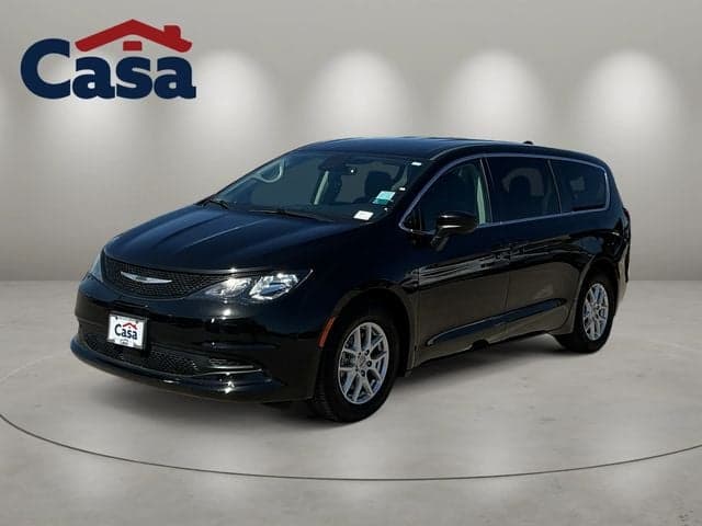 2023 Chrysler Voyager LX — photo 1 of 32