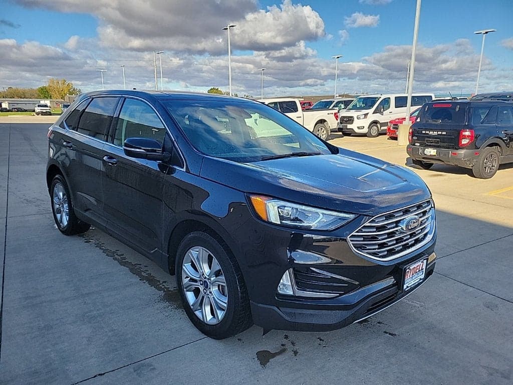 2019 Ford Edge Titanium — photo 1 of 5