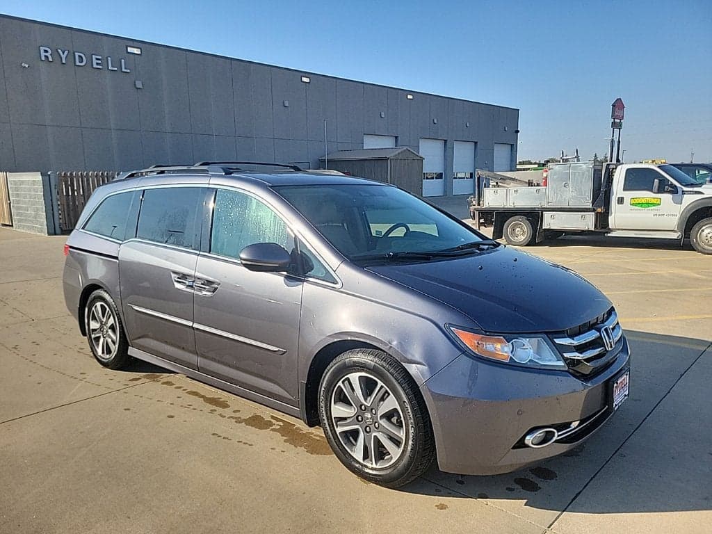 2016 Honda Odyssey Touring Elite — photo 1 of 5