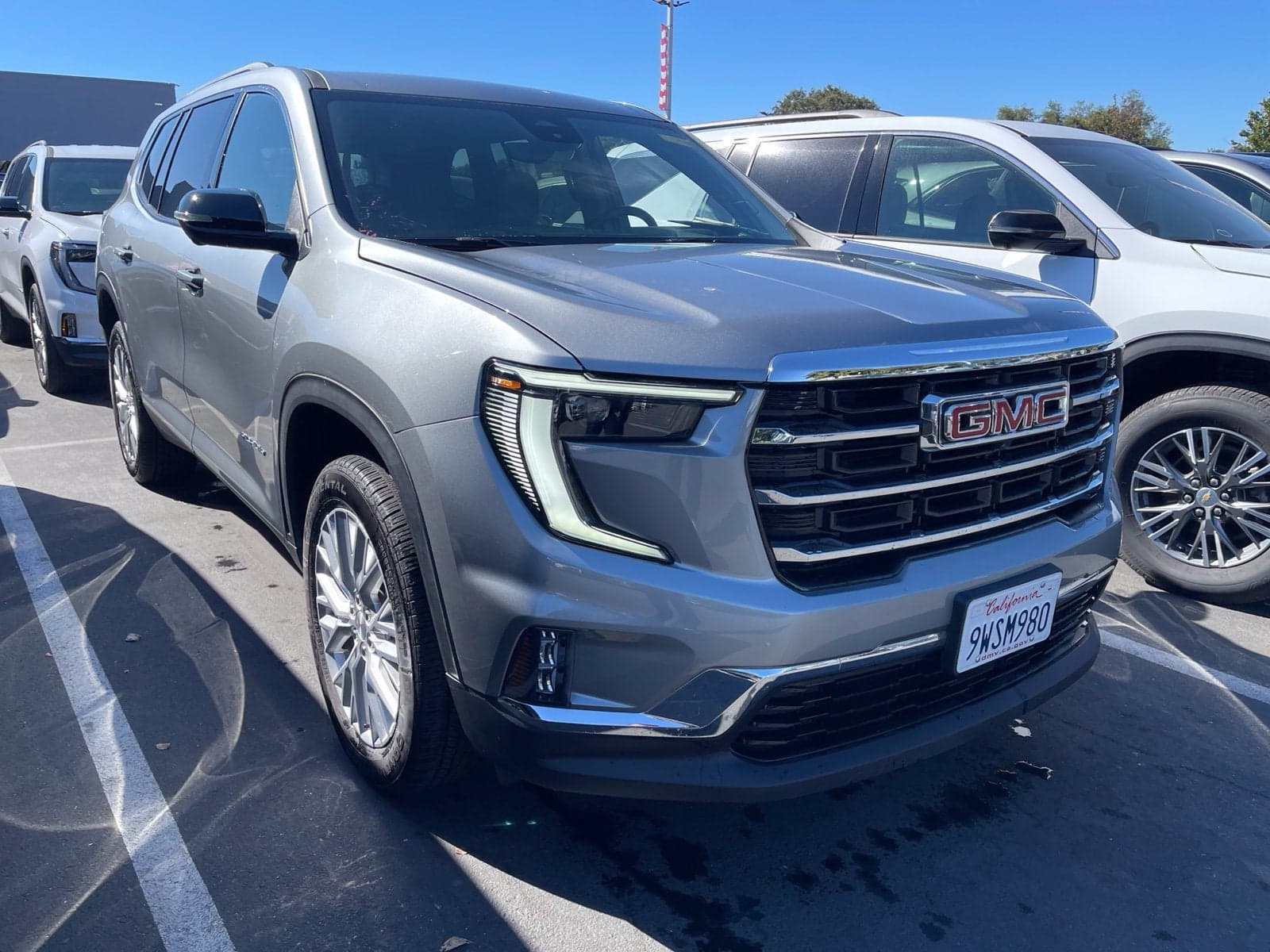 2026 GMC Acadia FWD Elevation — photo 1 of 5