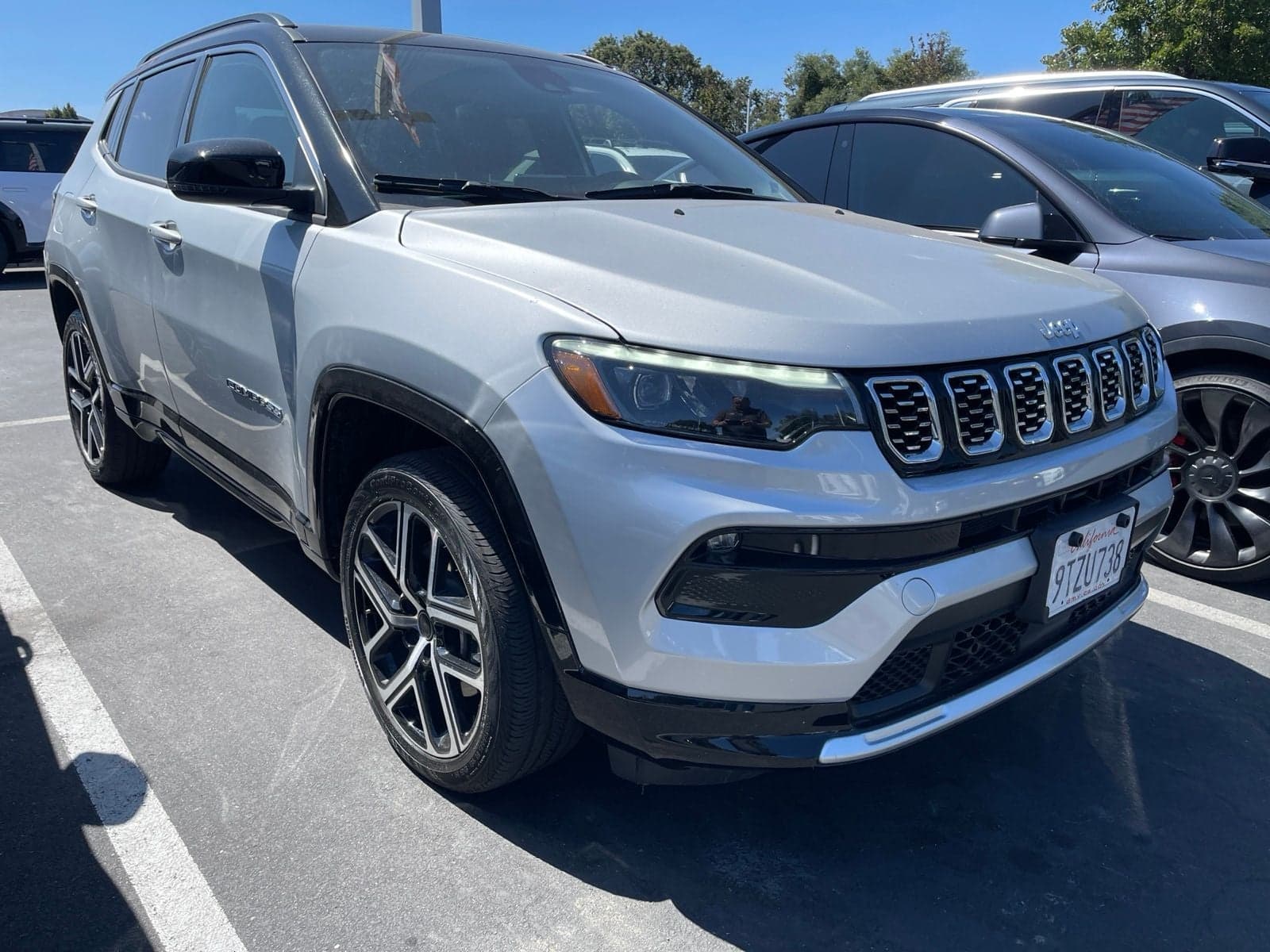 2025 Jeep Compass Limited — photo 1 of 18