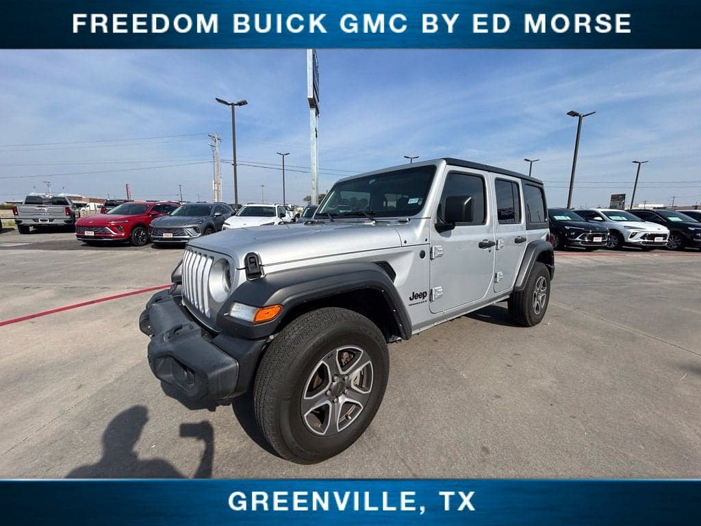 2023 Jeep Wrangler Base — photo 1 of 10