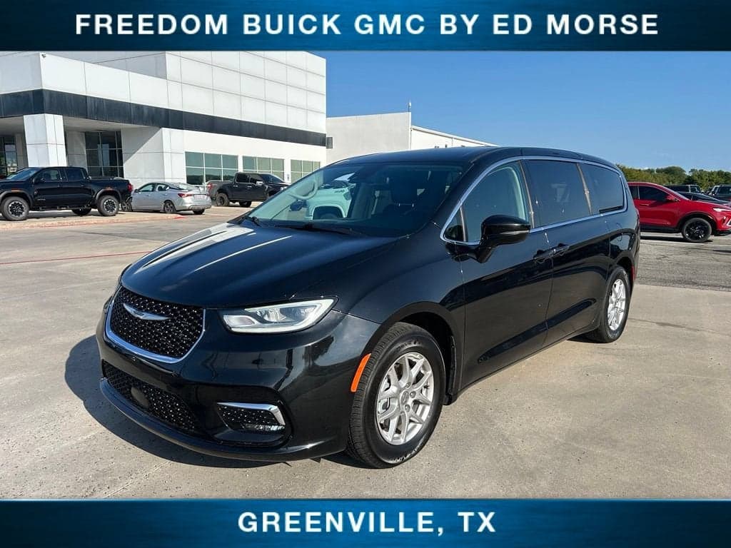 2024 Chrysler Pacifica Touring L — photo 1 of 29
